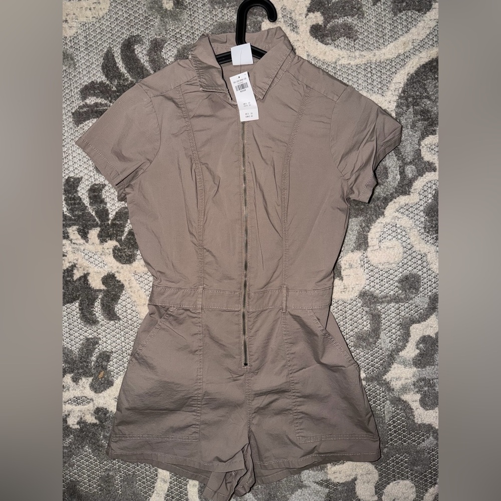 Hollister Social Tourist Utility Romper